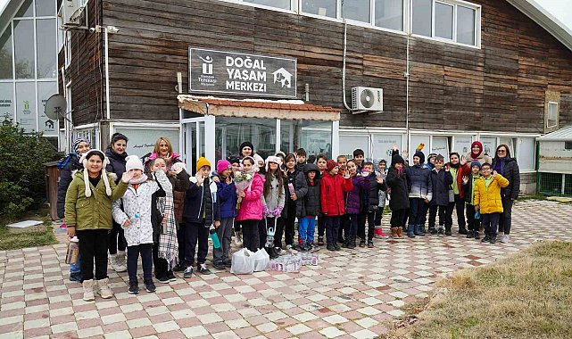 Öğrencilerden can dostlara mama bağışı