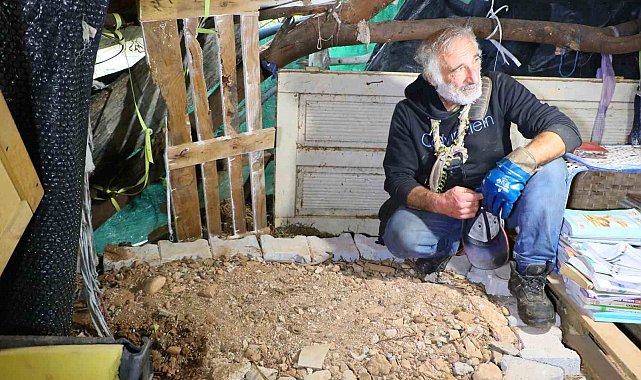 Ölürken gözyaşlarına boğulduğu köpeğini yaşadığı barakaya gömdü