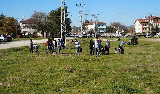 Ortaokul öğrencilerinin projesi köyü tertemiz yaptı