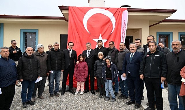 Osmaniye'de yapımı tamamlanan köy evlerinin anahtar teslimi yapıldı
