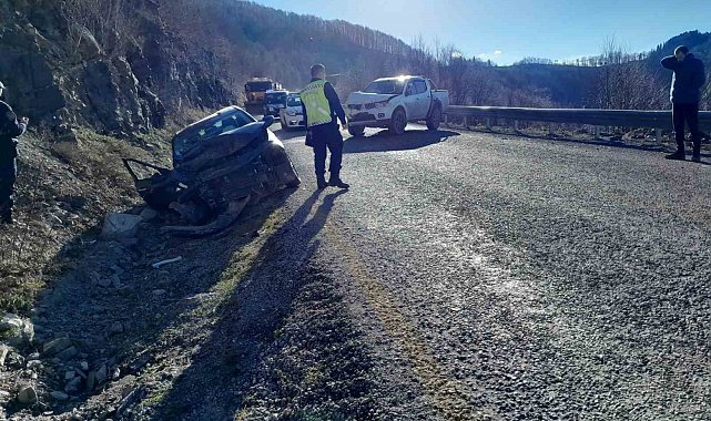 Otomobil ile pikap kafa kafaya çarpıştı: 1 ölü