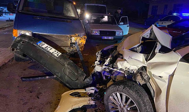 Otomobilin hurdaya döndüğü kazada sürücünün burnu bile kanamadı