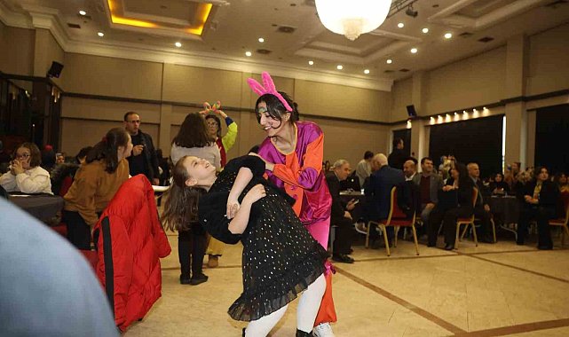 Özel bireylerin sahne gösterileri tam not aldı
