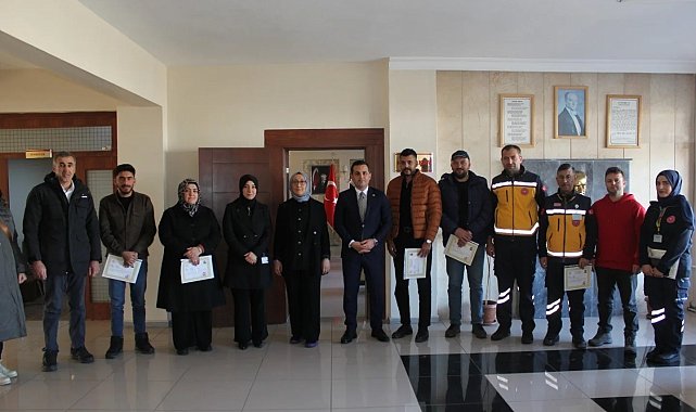 Özveriyle çalışan sağlık personellerine başarı belgeleri verildi