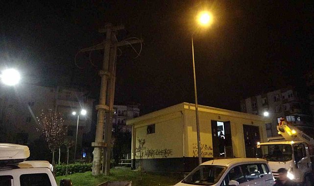 Park içindeki elektrik telleri alev alev yandı, mahallede korku dolu anlar yaşandı