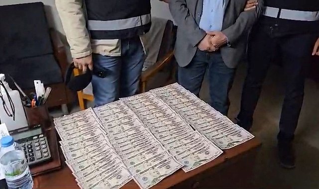 Piyasaya sahte '50 ve 100'lük ABD Doları banknotu sokan 4 şüpheli yakalandı