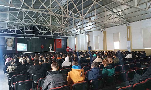 Polis ekiplerinden öğrencilere terör farkındalık eğitimi