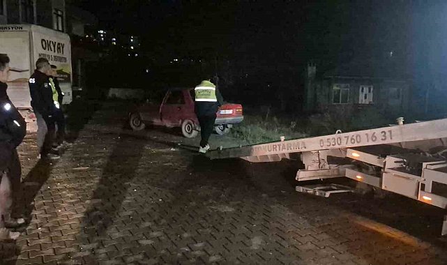 Polisin kovaladığı araç tekedilmiş halde bulundu
