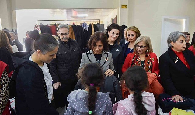 "Askıda Al" projesiyle ücretsiz giysi, ayakkabı ve oyuncak