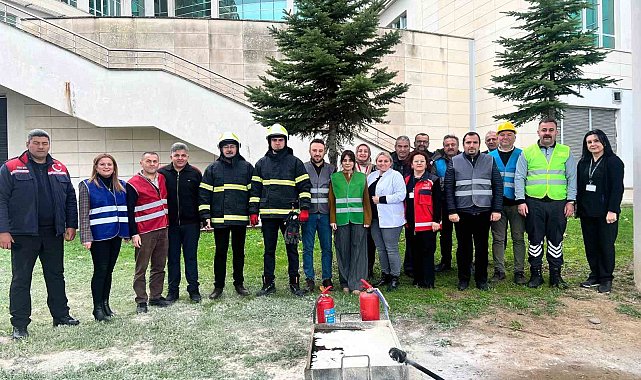 Sağlık çalışanlarına yangın tatbikatıyla can güvenliği eğitimi verildi