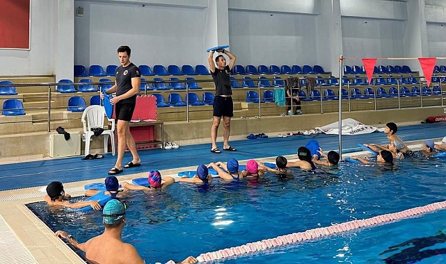 Sahil Güvenlikten yurtta kalan çocuklara yüzme eğitimi