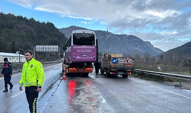 Sakarya'da 6 araçlı zincirleme kaza: 15 hafif yaralı