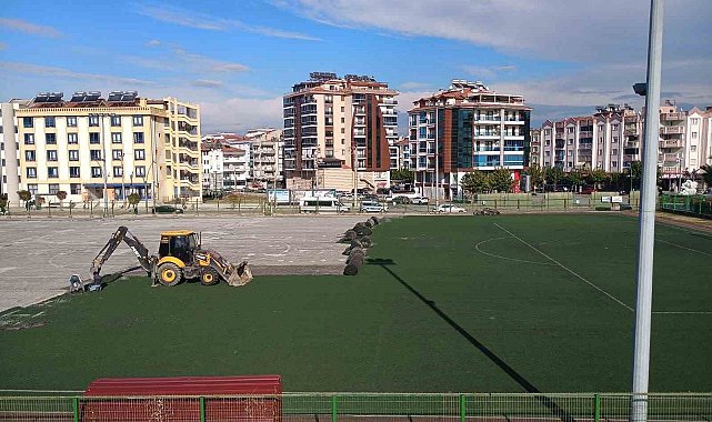Salihli'de Ali İhsan Karayiğit Stadı yenileniyor