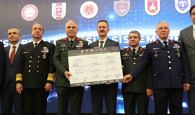 Savunma Sanayii Başkanı Görgün duyurdu: Çelik Kubbe'nin en önemli altyapılarından birisi için imzalar atıldı