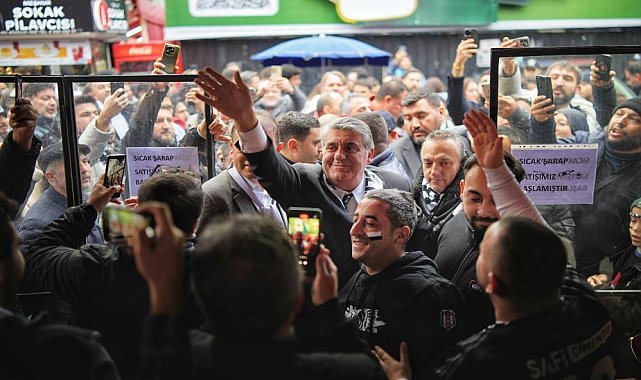 Serdal Adalı, Beşiktaş Köyiçi&#039;nde taraftarlarla buluştu