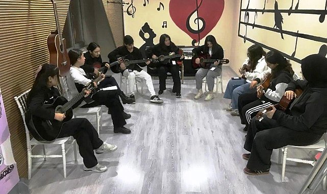 Ses ve enstrüman eğitimi ile gençlerin sanatsal gelişimi sağlanıyor
