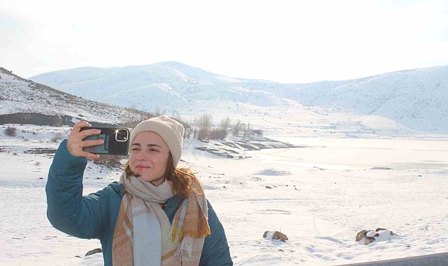 Sibirya soğuklarının yaşandığı Sivas'ta Yıldız Göleti'nin yüzeyi buz tuttu