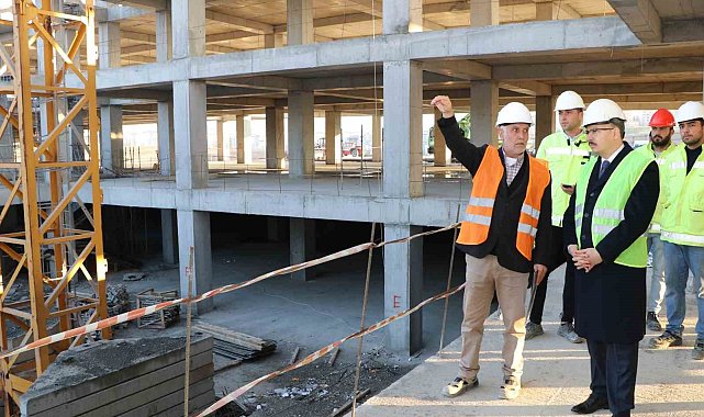 Siirt Valisi Kızılkaya, 500 yataklı yeni Devlet Hastanesinde incelemelerde bulundu