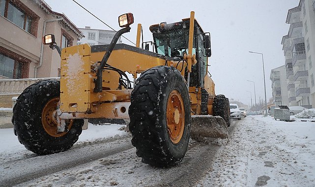 Sivas'ta 65 araç ve 255 personel karla mücadelede görev alıyor