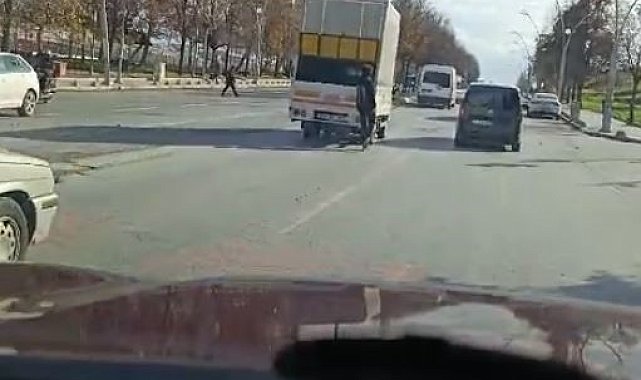 Sultangazi'de patenli şahsın tehlikeli yolculuğu kameraya yansıdı