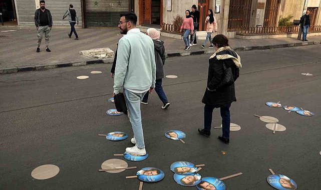 Suriye'de Esad'ın posterleri ayaklar altında