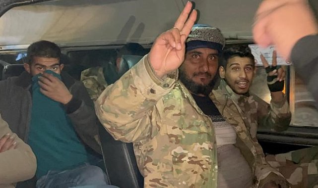 Suriye'de muhalif grupların Halep ve Tel Rıfat'a askeri sevkiyatı sürüyor