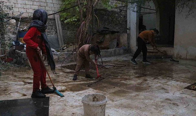 Suriye'den kaçarak Türkiye'ye sığınan aile 8 yıl sonra evine döndü