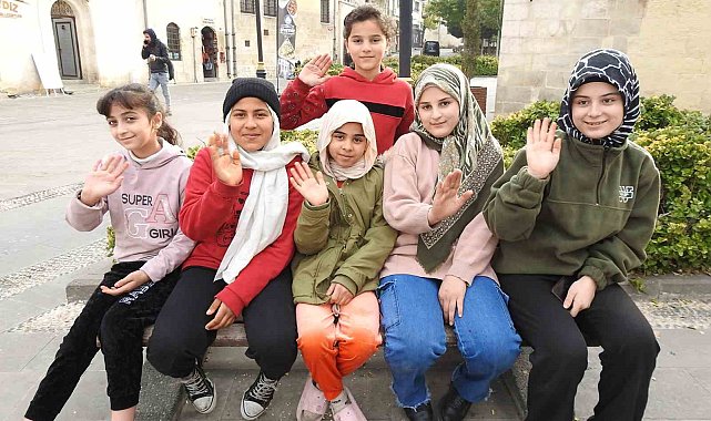 Suriyeli çocuklar hiç görmedikleri ülkelerine gidecek olmanın heyecanını yaşıyor