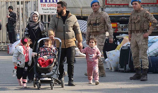 Suriyeliler Cilvegözü'nden ülkelerine dönmeye devam ediyor