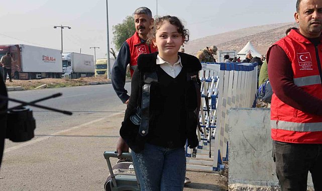 Suriyeliler Cilvegözü'nden ülkelerine heyecanla dönüyor