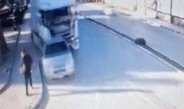 Tarsus'ta bir kişinin yaralandığı kaza güvenlik kamerasına yansıdı