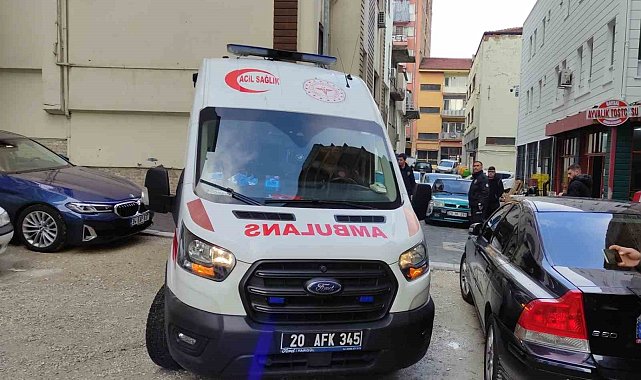 Tartıştığı erkek arkadaşını bıçakla yaraladı