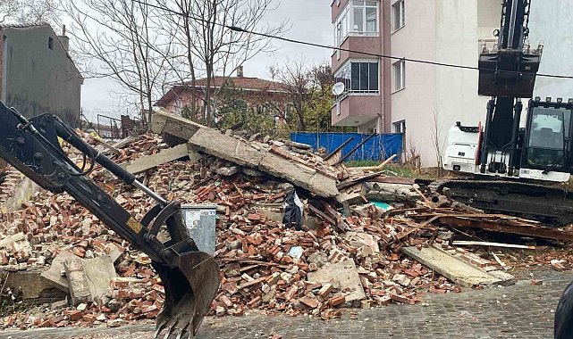 Tekirdağ'da metruk binaların yıkımına başladı