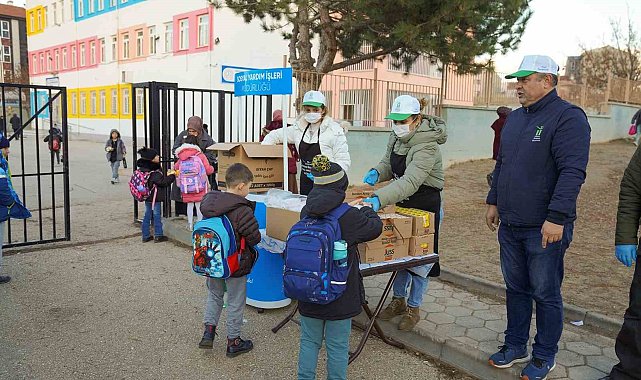 Tepebaşı'ndan çocuklara gıda desteği sürüyor