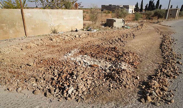 Terörden arındırılan Münbiç'e giden yollar onarılıyor