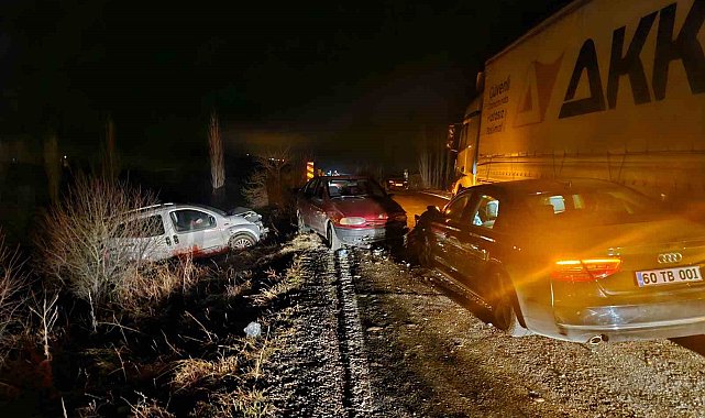 Tokat Belediye Başkanı Yazıcıoğlu'nun makam aracının da karıştığı kazada 7 kişi hafif yaralandı