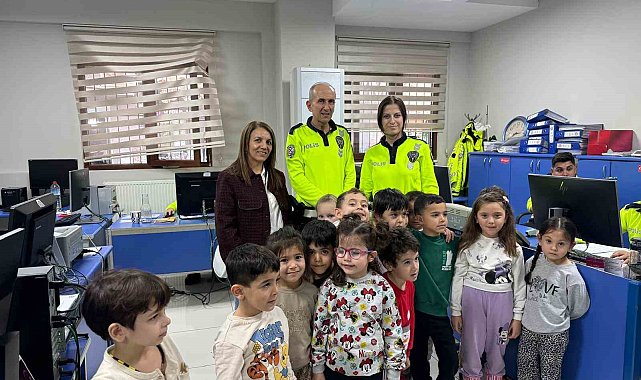 Trafik ekipleri minik öğrencileri ağırladı