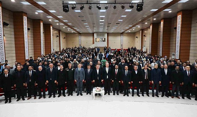 Umre ödüllü gençlik bilgi yarışmasında ödüller sahiplerini buldu