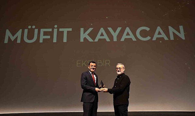 Ünlü sanatçı Kayacan'dan Başkan Çavuşoğlu'na övgü