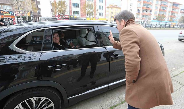 Vali, engelli Ayşenur'a makam aracını tahsis etti