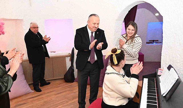 Vali Fidan engelli bireylerle atölye çalışmasına katıldı