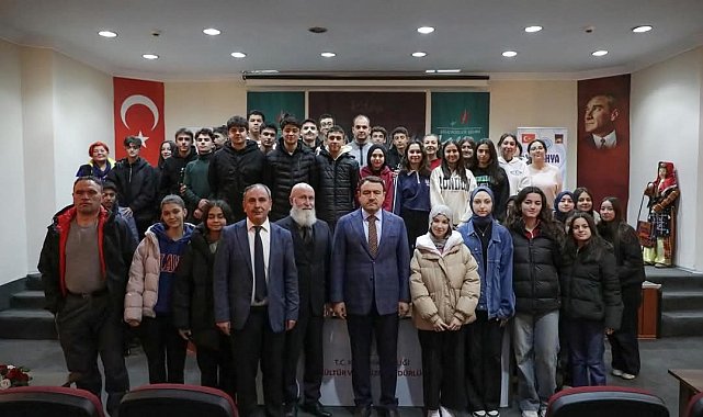 Vali Işın "Müzikçe Pazartesi Söyleşileri"nin konuğu oldu