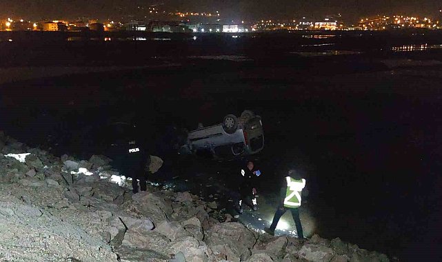 Van'da kamyonet göle uçtu: 2 yaralı