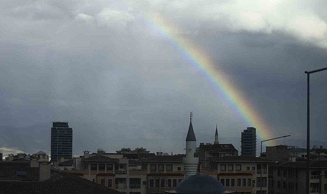 Yağmur sonrası çıkan gökkuşağı hayran bıraktı