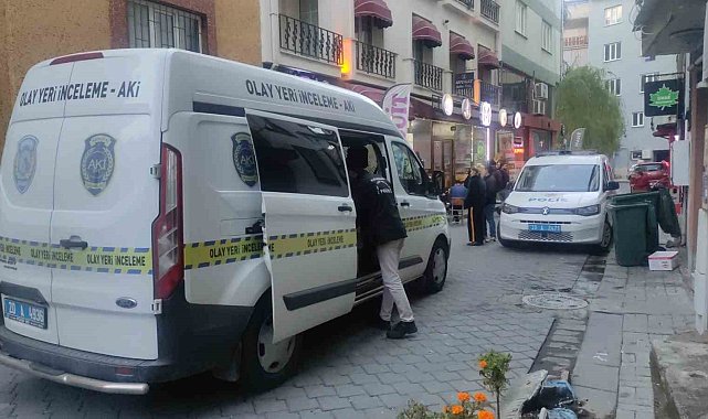 Yalnız yaşadığı apart dairesinde ölü bulundu