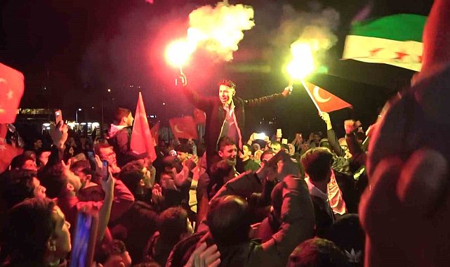 Yalova'da Suriyeliler Esed rejiminin devrilmesini kutladı