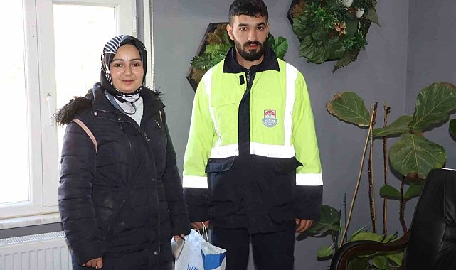 Yalova'da temizlik görevlisi bulduğu cüzdanı sahibine teslim etti