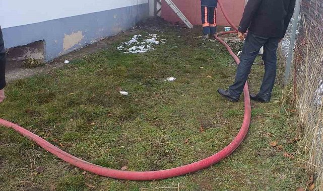 Yatak odasında çıkan yangınla az kalsın evi yanıyordu