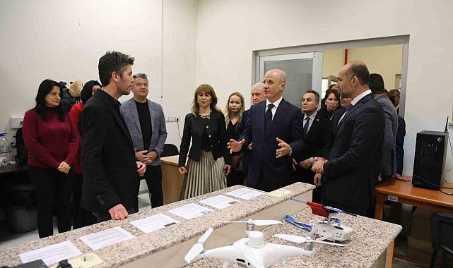 YÖK Başkanı Özvar, Bilimsel Teknik Uygulama ve Araştırma Merkezi'ndeki çalışmaları inceledi