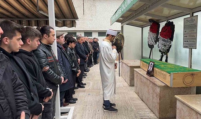 Yolun karşısına geçmek isterken otomobilin çarptığı genç hayatını kaybetti
